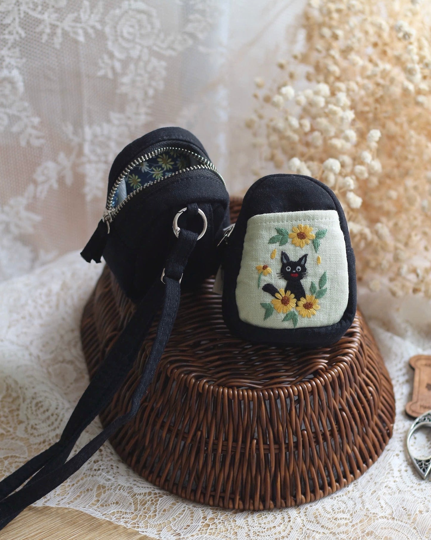 Jiji pouch