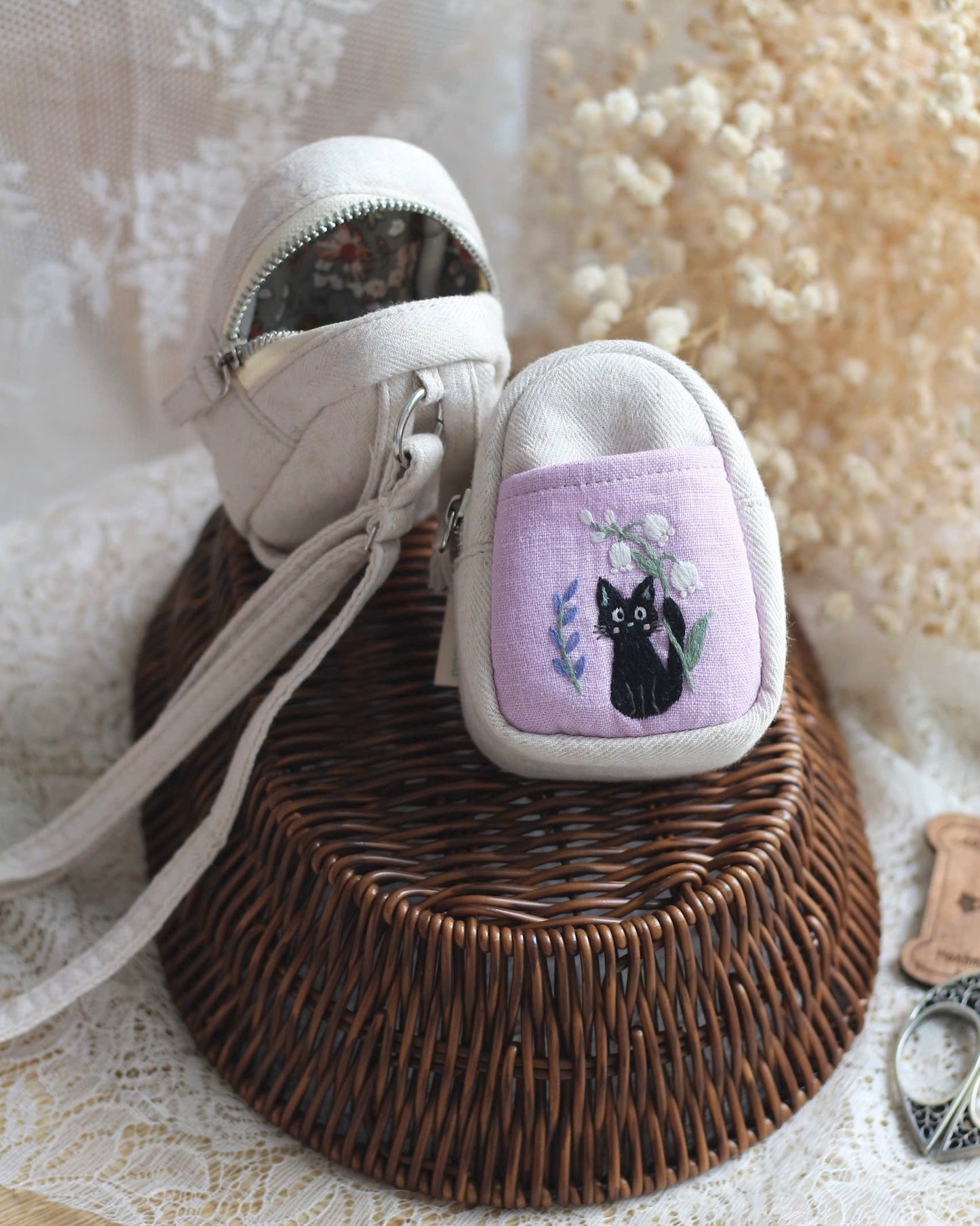 Jiji pouch