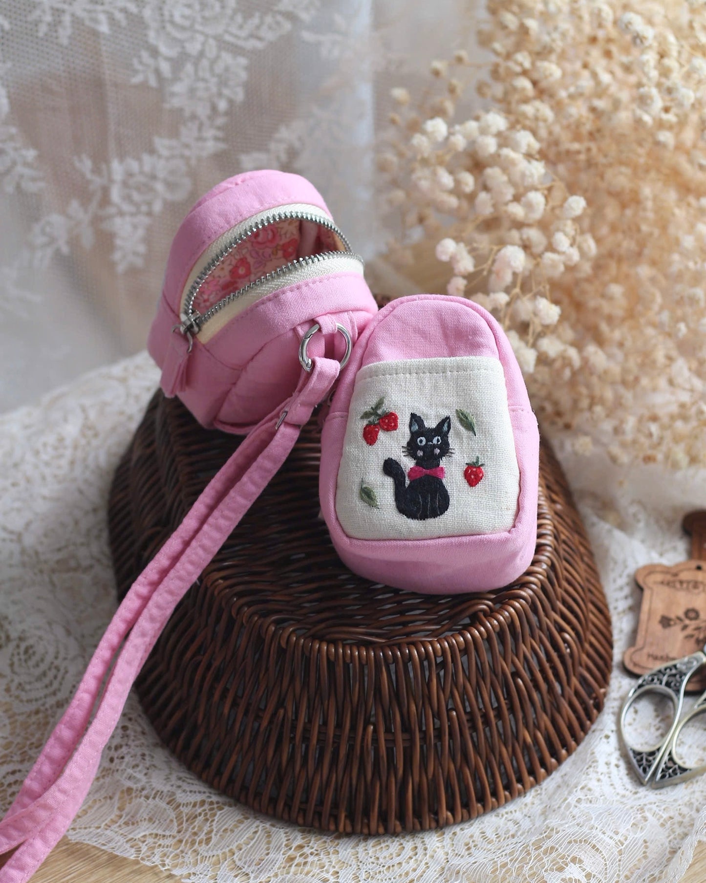 Jiji pouch