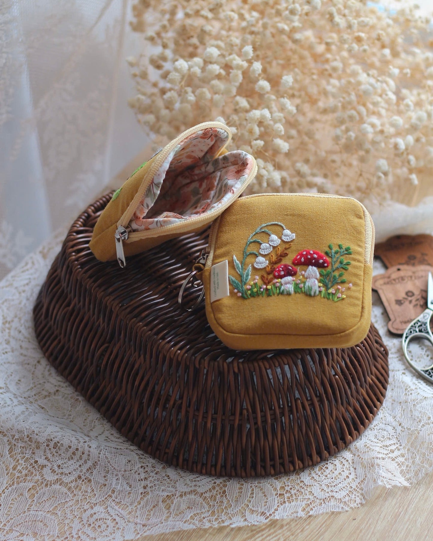 Mushroom pouch