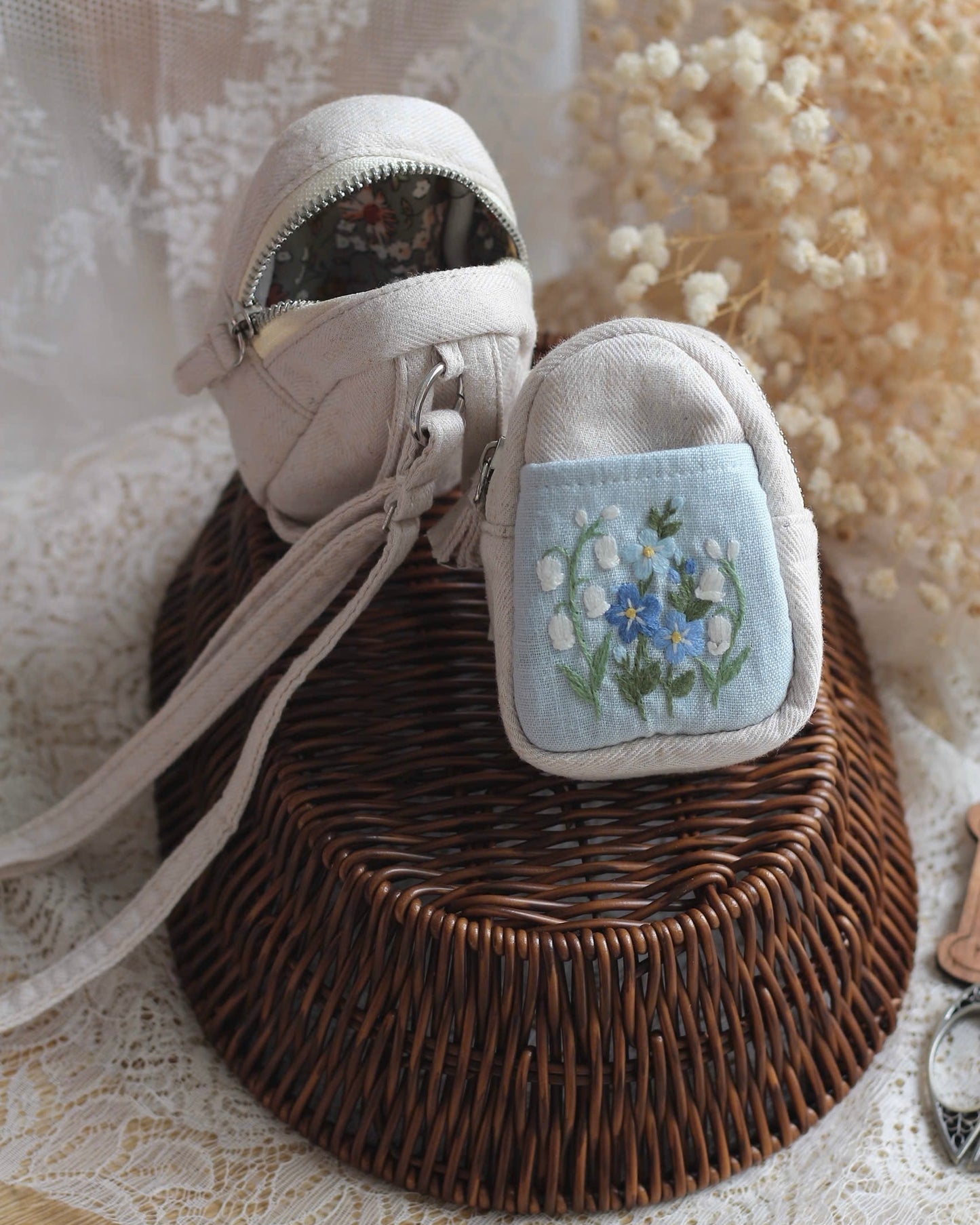 Wildflower pouch