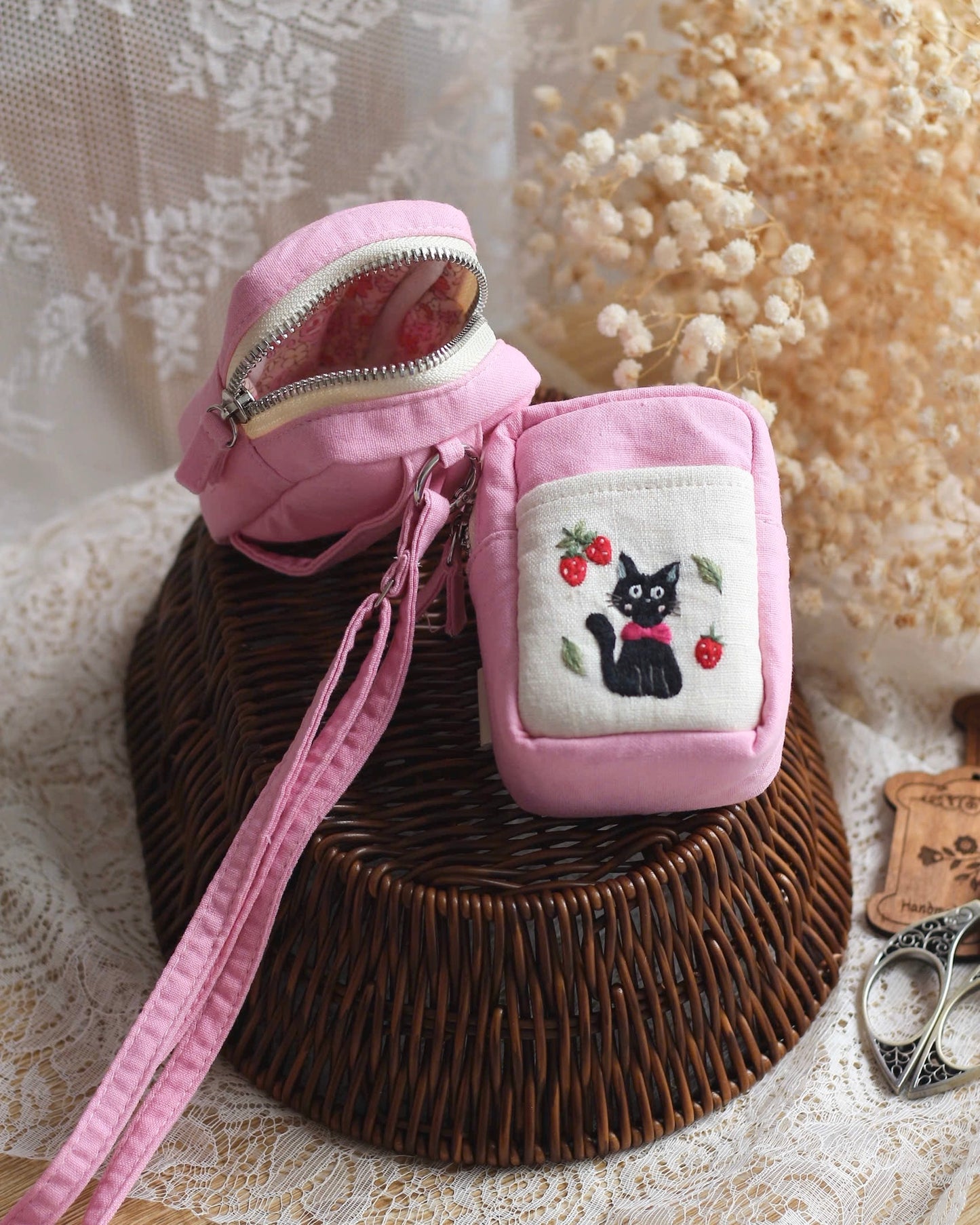 Jiji pouch