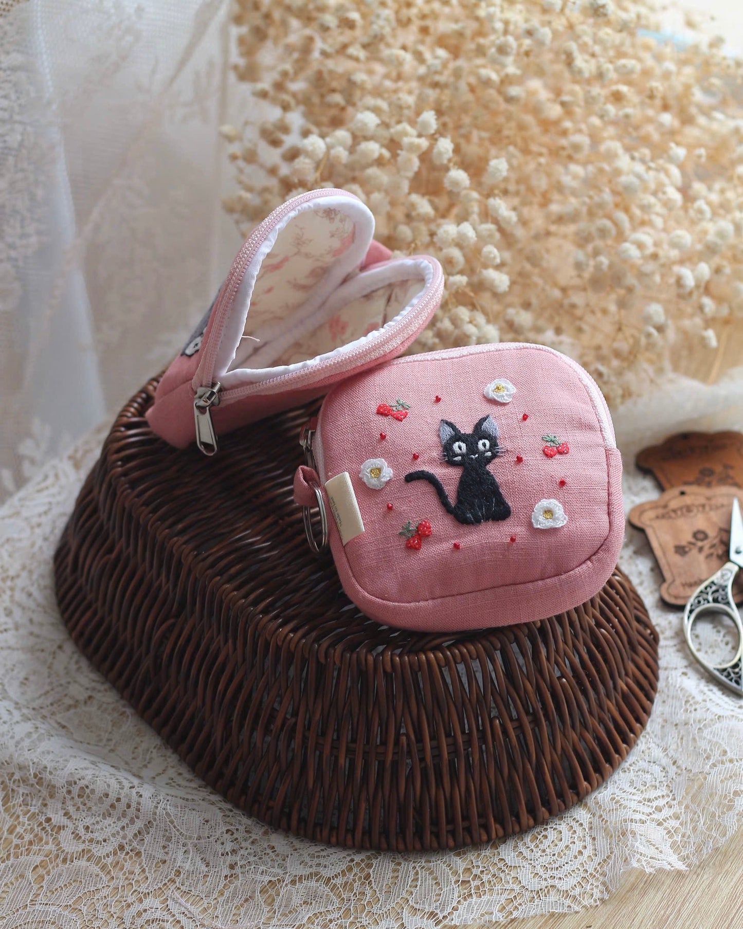 Jiji pouch