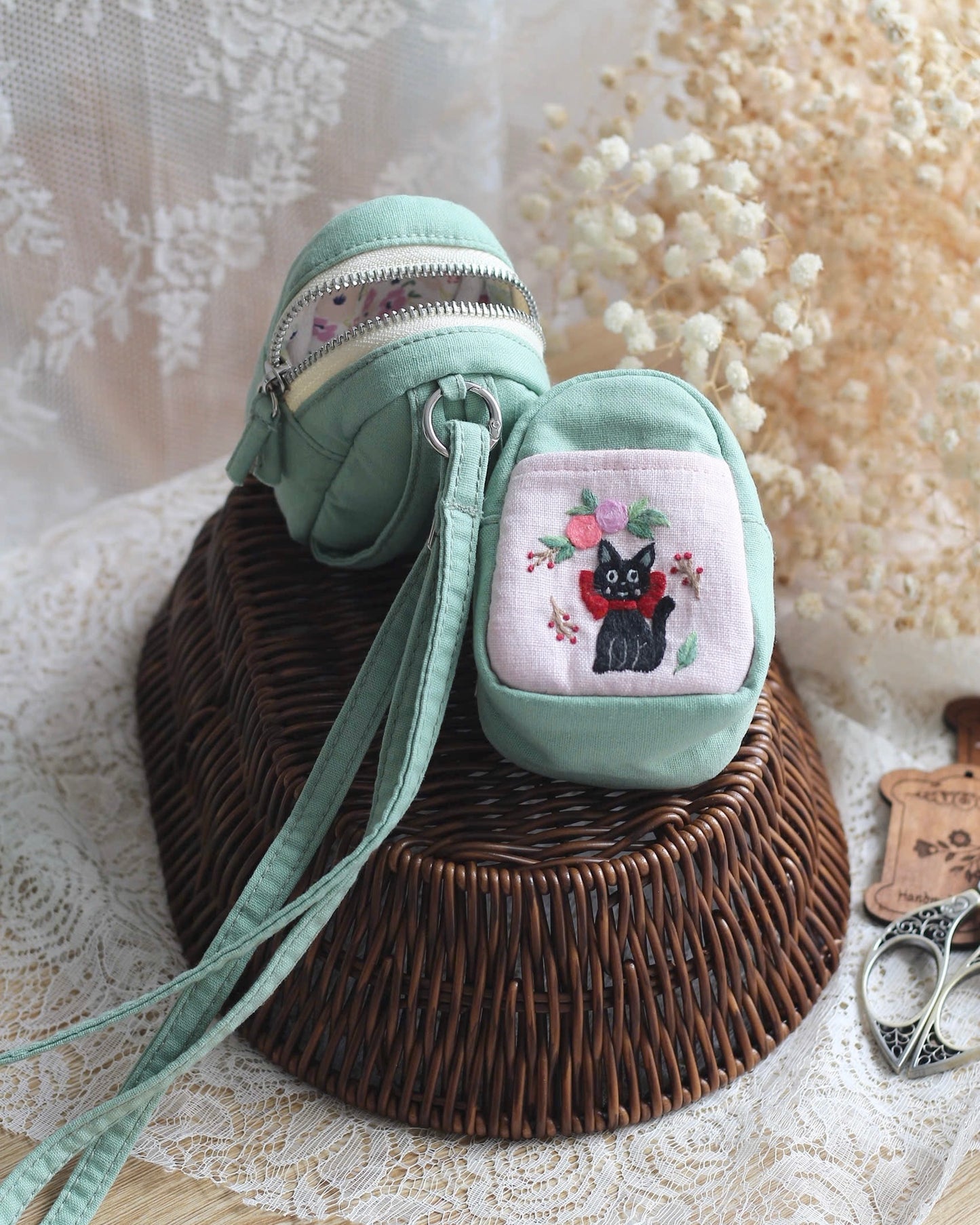 Jiji pouch