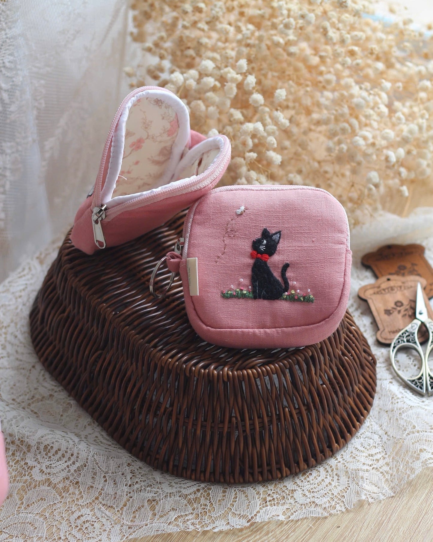 Jiji pouch