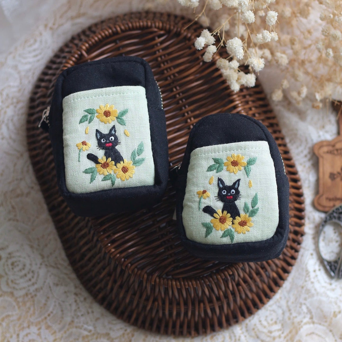 Jiji pouch