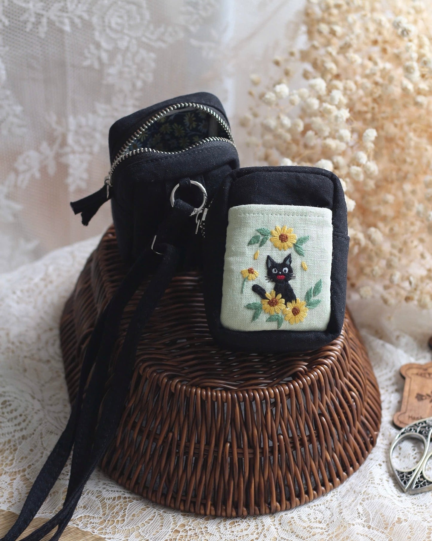 Jiji pouch