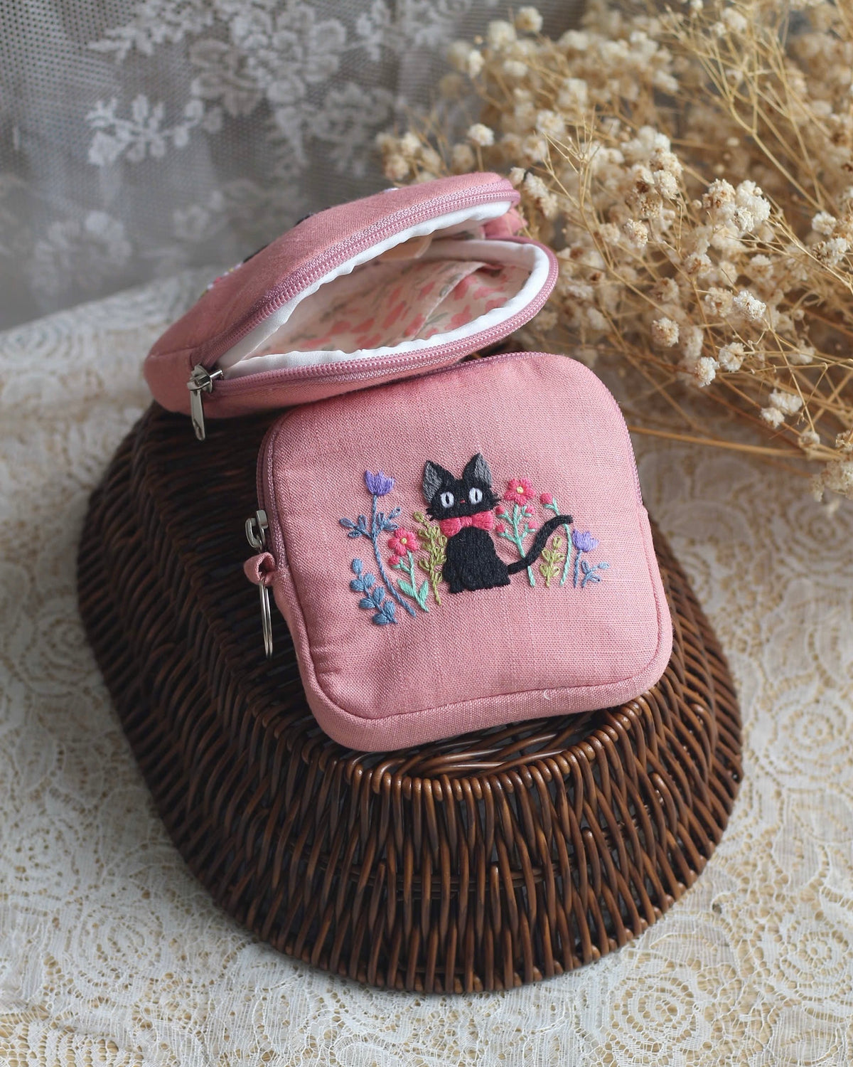 Cat pouch
