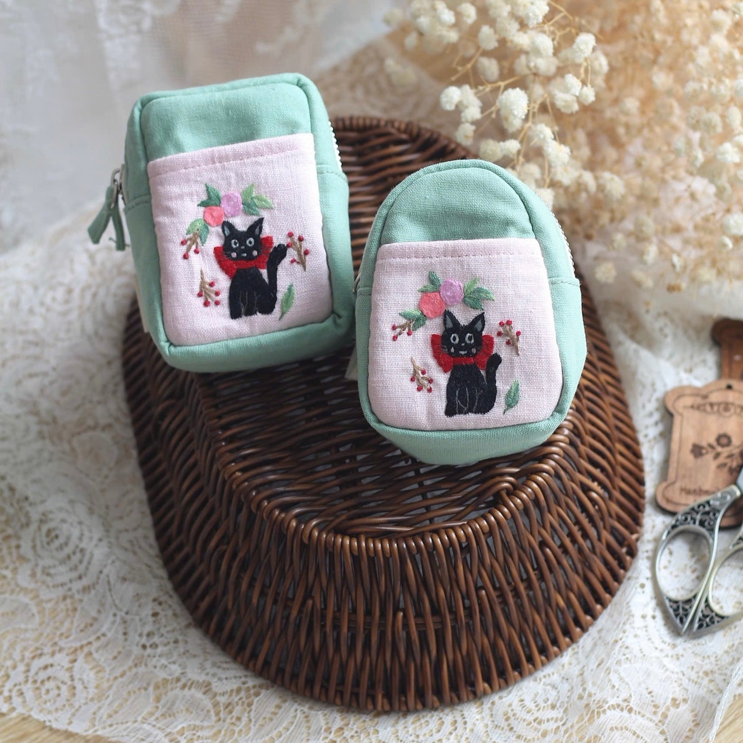 Jiji pouch
