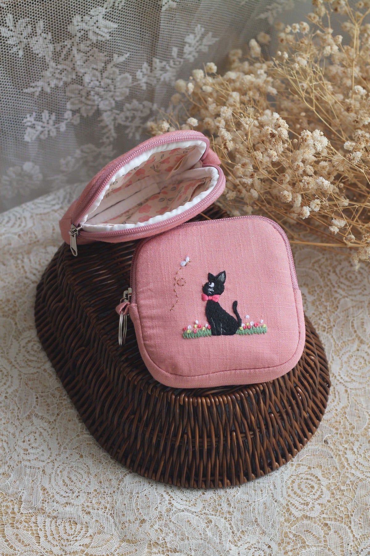Cat pouch