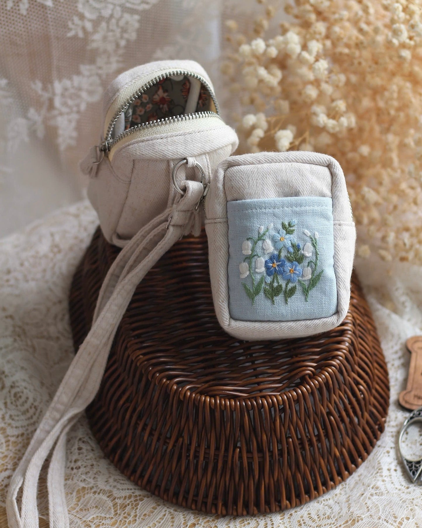 Wildflower pouch