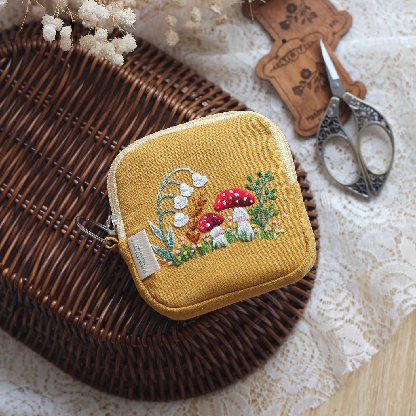 Mushroom pouch