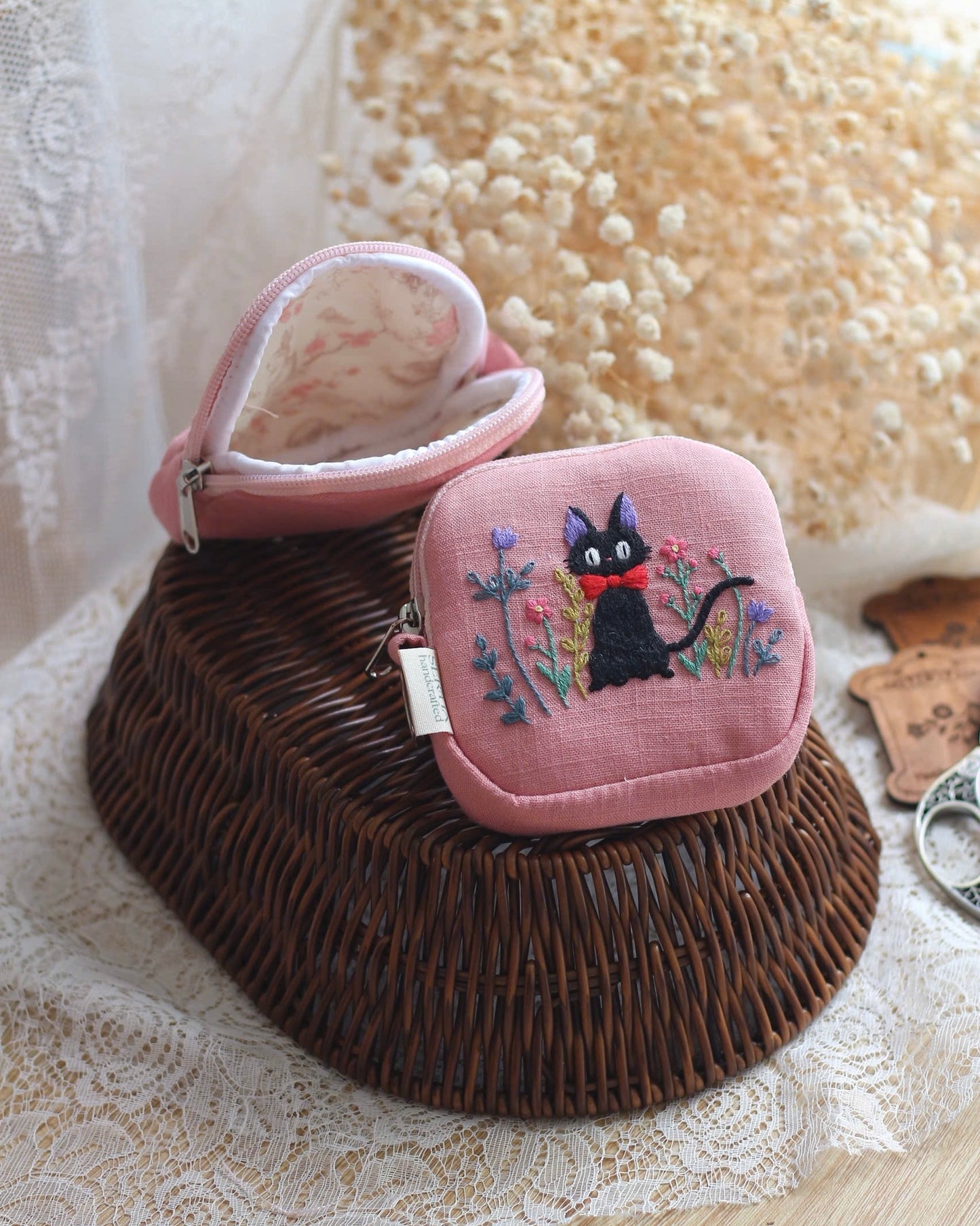 Jiji pouch