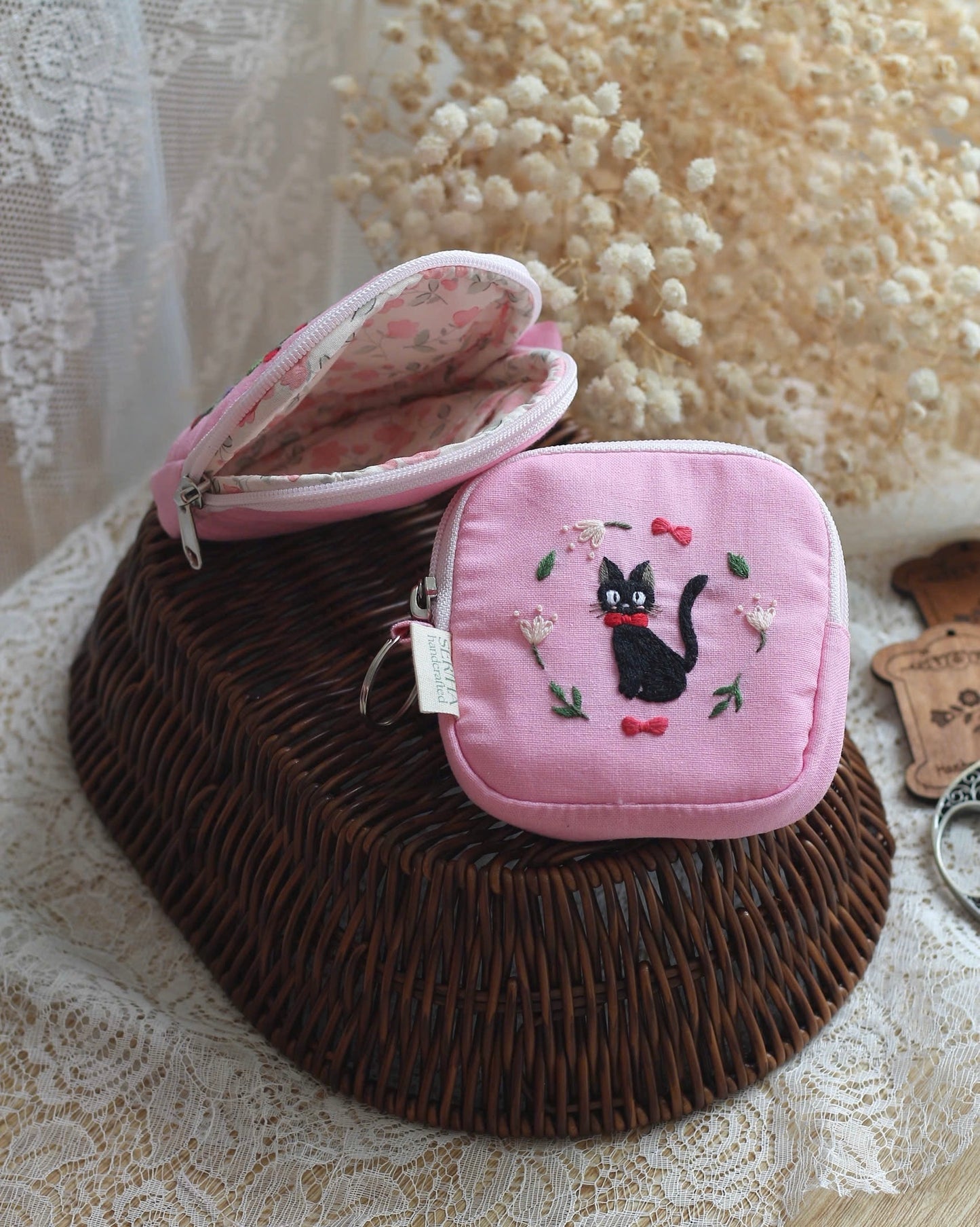 Jiji pouch