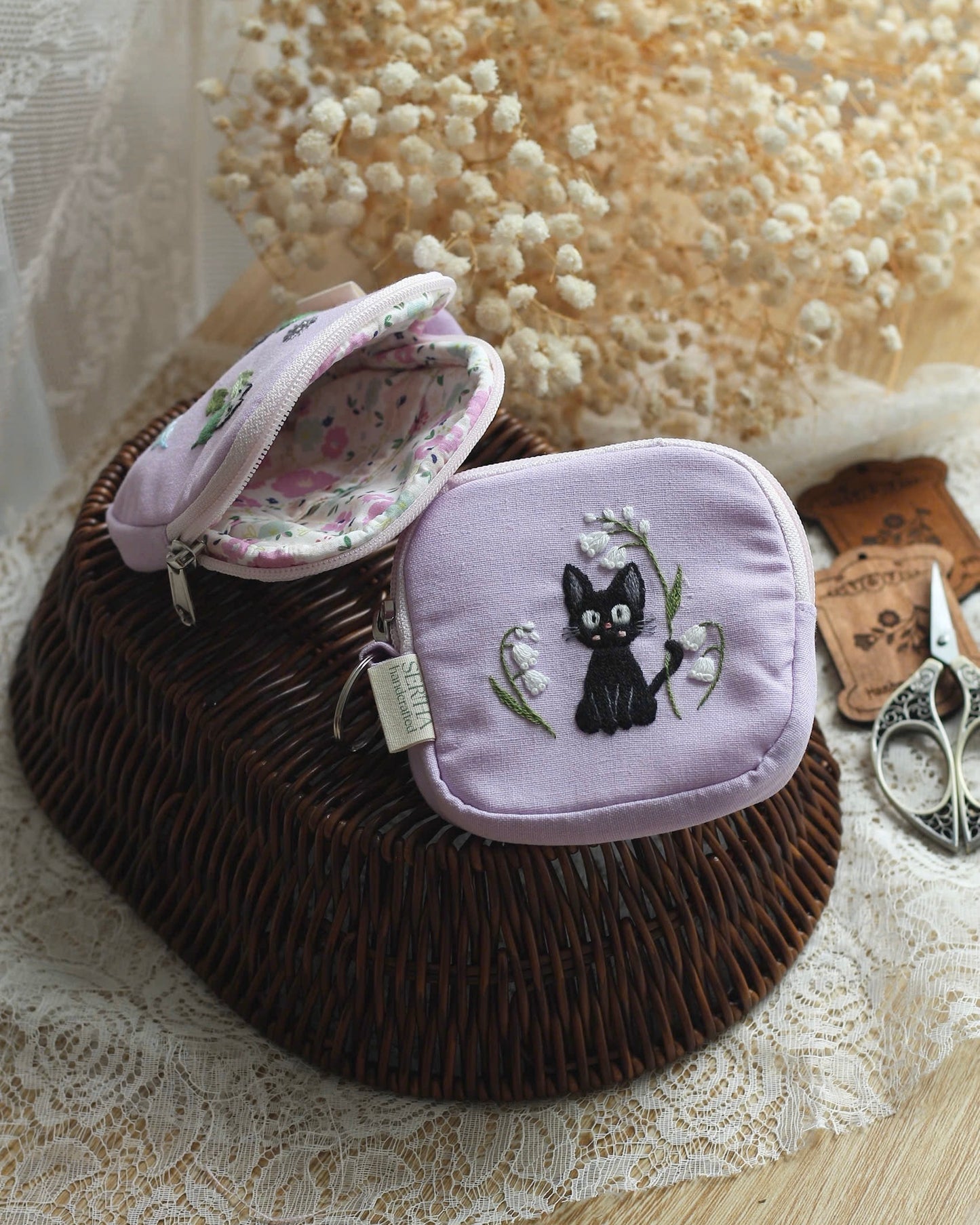 Jiji pouch