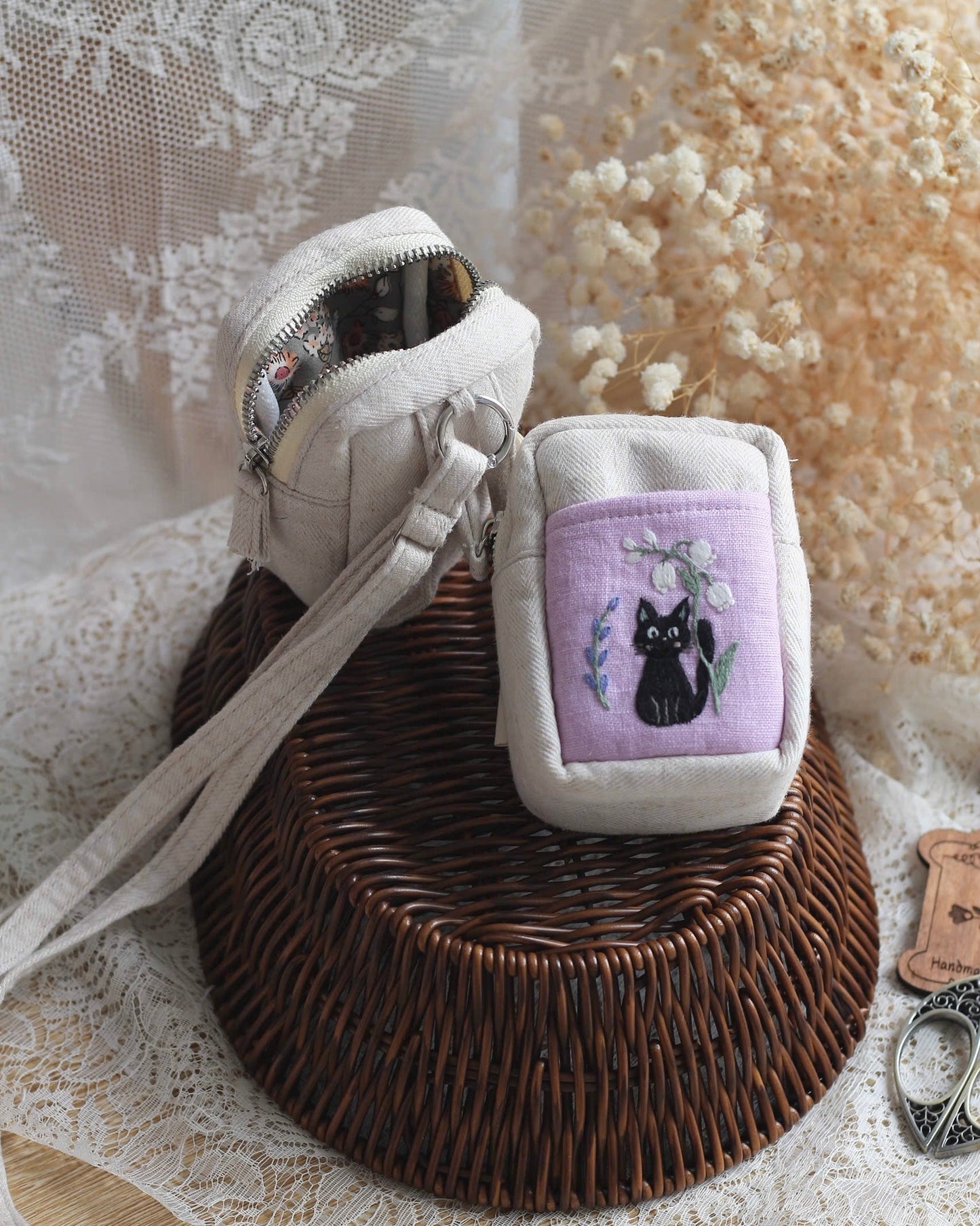 Jiji pouch