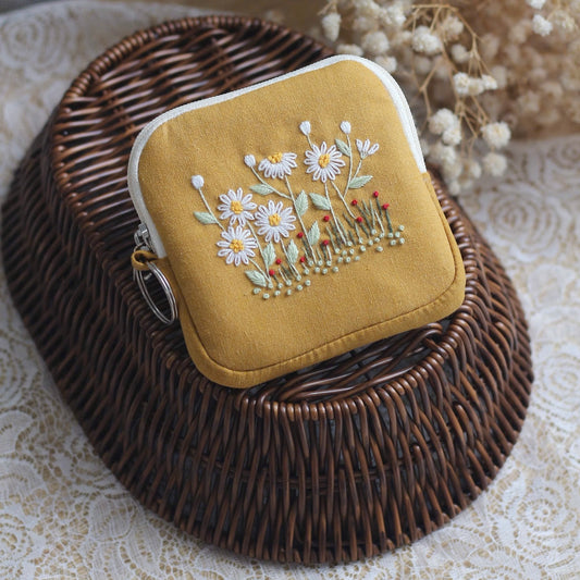 Forest Daisy pouch