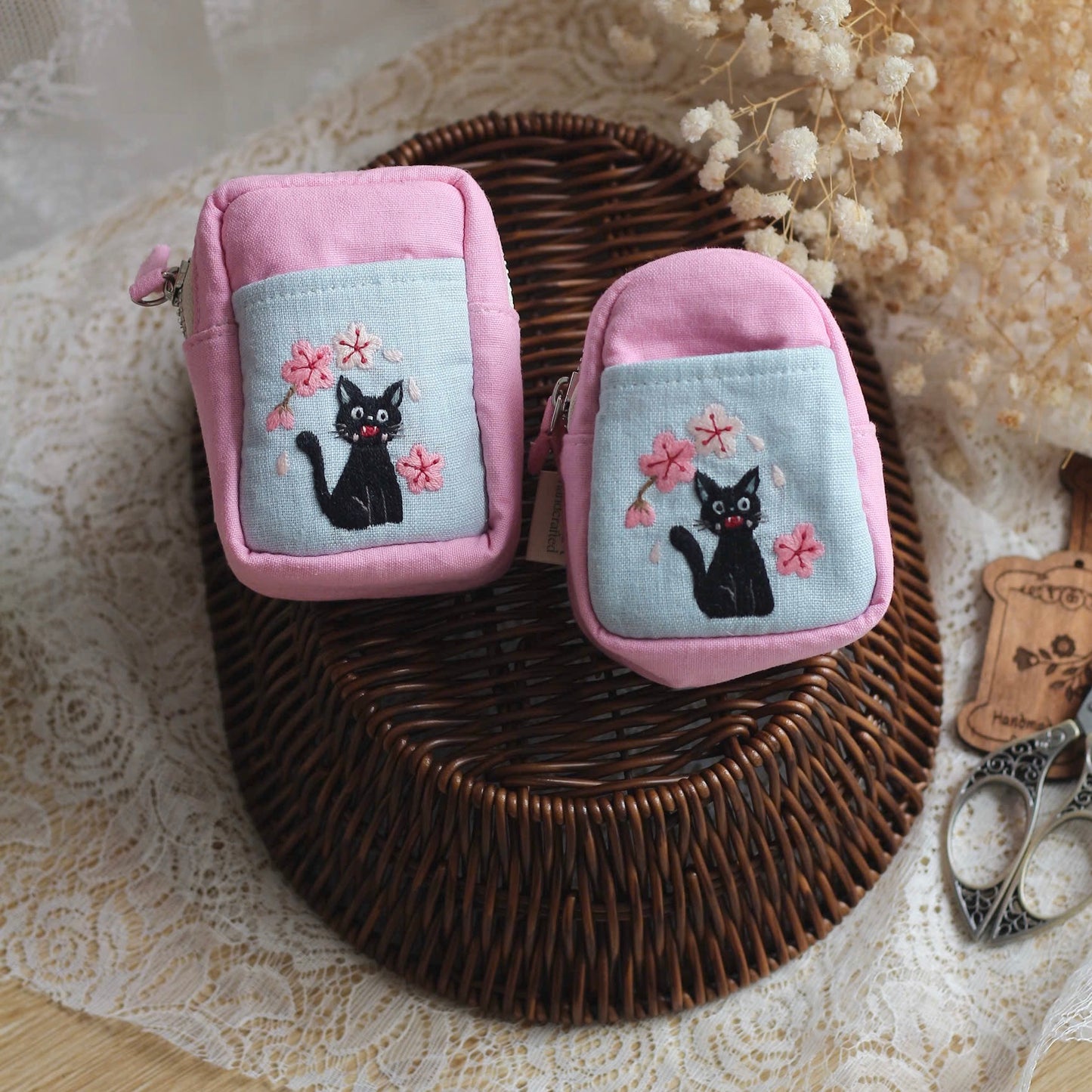 Jiji pouch