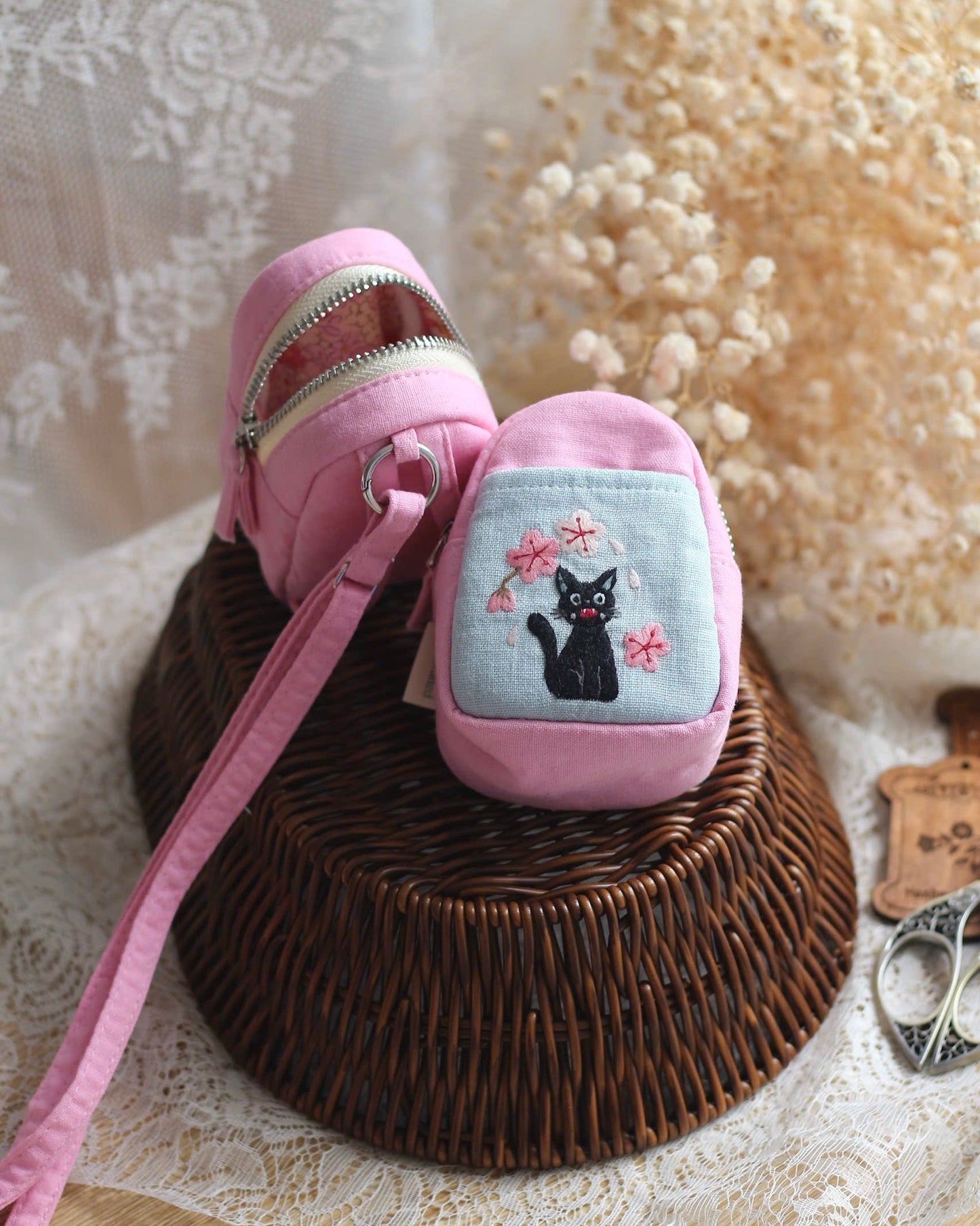 Jiji pouch